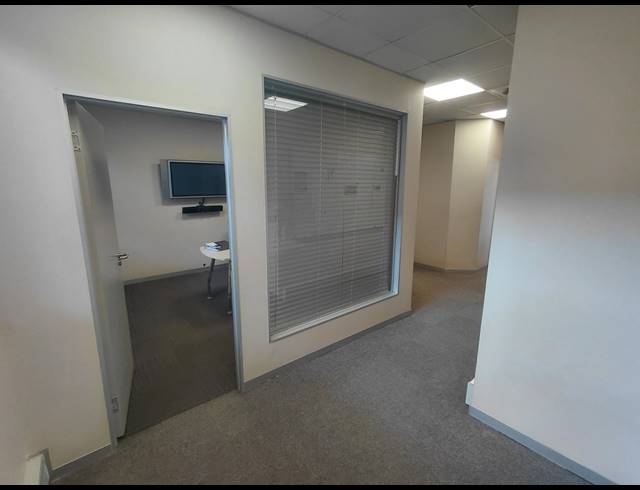 190M² OFFICE TO LET IN MIDRIDGE PARK